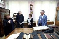 განათლების მინისტრი იმ ჰიმნოგრაფიულ კრებულებს გაეცნო, რომლებშიც საგალობლის ჰანგი ნევმებით – ძველი სამუსიკო ნიშნებით არის ჩაწერილი