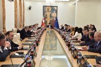 დღევანდელ რიგგარეშე სხდომაზე  მთავრობის შემადგენლობისა და სამთავრობო პროგრამისთვის ნდობის გამოცხადების საკითხზე იმსჯელებენ