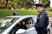 პატრულ-ინსპექტორებმა მძღოლებს ვიდეოჯარიმების აღსრულების ახალი წესის შესახებ საინფორმაციო ბუკლეტები დაურიგეს