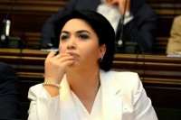 ეკა ბესელია "ნაცმოძრაობას": თქვენ ახლა კომიკურ სიტუაციაში ხართ