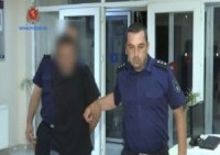 პოლიციამ მეუღლის ცემაში ბრალდებული პირი დააკავა