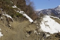 საგლოლო - ღების საავტომობილო გზის გაწმენდითი სამუშაოები მიმდინარეობს