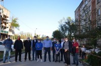 იოსებ ხახალეიშვილი ანსამბლ "ქართული ხმების" წევრებთან ერთად ნიკეას ქუჩის მოსახლეობას შეხვდა