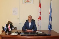 ხულოს მუნიციპალიტეტის მერი მოსახლეობას შობა-ახალ წელს ულოცავს