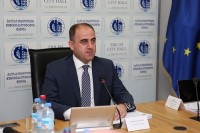   დავით ნარმანია გავრცელებულ ინფორმაციას, თბილისის მერიაში წინასაარჩევნოდ მმართველი პარტიის აქტივისტების დასაქმებასთან დაკავშირებით ტყუილს უწოდებს