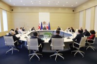 პრემიერმა კლინიკების ხელმძღვანელებთან დამატებითი რესურსის მობილიზების კუთხით გადადგმულ ნაბიჯებსა და საწოლფონდის ეფექტურ მართვაზე მორიგი შეხვედრა გამართა