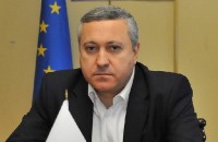 საპარლამენტო უმრავლესობა მიიჩნევს, რომ ბეჟუაშვილი მოსახლეობამ მიიწვია სუფრაზე და არა პირიქით