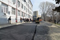 ნიშნიანიძის ქუჩაზე არსებულ დევნილთა დასახლებაში საგზაო ინფრასტრუქტურა მოწესრიგდება