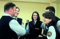 სკოლის მანდატურების უნიფორმები იცვლება