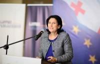 პრეზიდენტი შეწყალებაზე მორატორიუმს აცხადებს