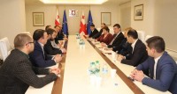 გიორგი გახარია სასურსათო მაღაზიათა ქსელების ხელმძღვანელებს - მთლიანად მთავრობის ინფრასტრუქტურა მზად არის, მოგეხმაროთ, ოღონდ პროდუქტი უნდა იყოს თაროზე თავის დროზე საკმარისი რაოდენობით და შესაბამისი ფასით