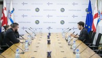 თბილისის ვიცე-მერი მერიის წინ გამართული სტუდენტური აქციის მონაწილეებს შეხვდა