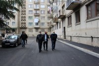 დავით შერაზადიშვილმა დაბა კაზრეთში შიდა გზების მოწყობის მიმდინარე და დასრულებული სამუშაოები მოინახულა