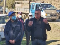 გოჩა ენუქიძე ონის მერობის კანდიდატთან ერთად სოფელ ჭიორაში მოსახლეობას შეხვდა