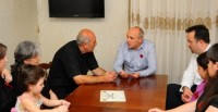პრემიერი აგვისტოს ომში დაღუპული სამხედროების გიორგი და გელა რომელაშვილების ოჯახს ეწვია