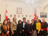 დიდ ბრიტანეთში მცხოვრებ დიასპორის წარმომადგენლებს ქართული ენის შემსწავლელი სახელმძღვანელოები გადაეცათ