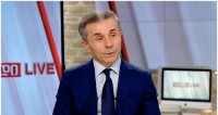 ბიძინა ივანიშვილი: "ნაცმოძრაობის" წევრებმა ჩვენს დეპუტატებს შეურაცხყოფა მიაყენეს - როგორც ჩანს, ამან მაჟორიტარების მოთმინების ფიალა აავსო და მეც ვეღარ მოვახერხე კონსტრუქციულ ველში მათი დაბრუნება ბიძინა ივანიშვილი: "ნაცმოძრაობის" წევრებმა ჩვენს დეპუტატებს შეურაცხყოფა მიაყენეს - როგორც ჩანს, ამან მაჟორიტარების მოთმინების ფიალა აავსო და მეც ვეღარ მოვახერხე კონსტრუქციულ ველში მათი დაბრუნება
