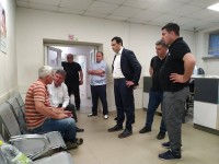 ზუგდიდის მერობის კანდიდატმა ავტოსაგზაო შემთხვევის შედეგად დაშავებულები მოინახულა