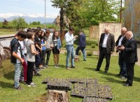 ვახტანგ ყოლბაიამ აფხაზეთის №15 საჯარო სკოლას ბზის ნერგები გადასცა