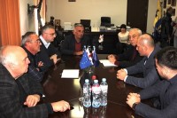 რუსლან აბაშიძე ფოთის მუნიციპალიტეტის მერს და აფხაზეთიდან დევნილებს შეხვდა რუსლან აბაშიძე ფოთის მუნიციპალიტეტის მერს და აფხაზეთიდან დევნილებს შეხვდა