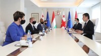 გიორგი გახარია უნგრეთის თავდაცვის მინისტრს შეხვდა