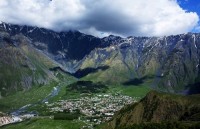 ლევან დავითაშვილი დღეს ყაზბეგის ეროვნული პარკის ვიზიტორთა ცენტრსა და ადმინისტრაციის შენობას გახსნის