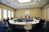პრემიერ-მინისტრი კერძო კლინიკების ხელმძღვანელებს არსებული საწოლფონდის რაოდენობასა და საჭიროების შემთხვევაში დამატებითი რესურსების მობილიზებაზე ესაუბრა