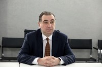 მიხეილ ჩხენკელი „ტელესკოლის" მოსწავლეებს მიმართავს