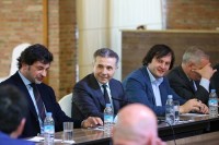 ბიძინა ივანიშვილი თბილისის საოლქო ორგანიზაციების ხელმძღვანელებსა და წარმომადგენლებს შეხვდა ბიძინა ივანიშვილი თბილისის საოლქო ორგანიზაციების ხელმძღვანელებსა და წარმომადგენლებს შეხვდა