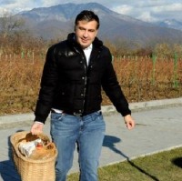 „kaspiy“(აზერბაიჯანი): „წადი, რა... ნახვამდის“; სააკაშვილი ჯერ გამოიყენეს, შემდეგ ზედმეტი აღმოჩნდა და მოისროლეს 