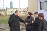 დავით დარახველიძე ყოფილი „მექანიკის ინსტიტუტის“ შენობაში მცხოვრებ დევნილებს შეხვდა  დავით დარახველიძე ყოფილი „მექანიკის ინსტიტუტის“ შენობაში მცხოვრებ დევნილებს შეხვდა