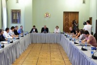 პარლამენტის დროებითი საგამოძიებო კომისიის თავმჯდომარე სერგი კაპანაძე არასამთავრობო ორგანიზაციების წარმომადგნელებს შეხვდა