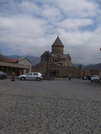 სვეტიცხოვლის ტაძრის ეზოში მამაკაცი დაჭრეს