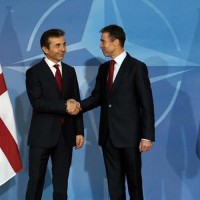 საქართველოს პრემიერ-მინისტრი ნატოს გენერალურ მდივანს ხვდება 