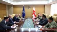  თავდაცვის მინისტრი პარლამენტის თავდაცვისა და უშიშროების კომიტეტის თავმჯდომარეს შეხვდა