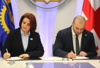  მამუკა ბახტაძემ და აზიის განვითარების ბანკის წარმომადგენლობის დირექტორმა მეტროს რეაბილიტაციასთან დაკავშირებით დოკუმენტს მოაწერეს ხელი 