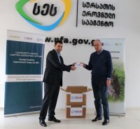 USAID-მა ფაროსანასთან ბრძოლის მიზნით სურსათის ეროვნულ სააგენტოს ფერომონები გადასცა