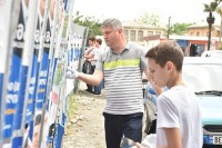 გიორგი შენგელიამ შვილთან ერთად საარჩევნო პლაკატები ჩამოხსნა