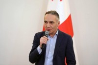 მიხეილ ბატიაშვილის გადაწყვეტილებით სკოლის ადმინისტრაციისა და საგანმანათლებლო რესურცენტრების წარმომადგენლებს ხელფასები გაეზრდებათ