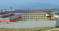პატიმარმა, რომელმაც გლდანის ციხეში ყელი გამოიჭრა, წარსულში თვითდაზიანება სამჯერ მიიყენა 