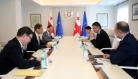  გიორგი გახარია გერმანიის საგანგებო და სრულუფლებიან ელჩ ჰუბერტ კნირშს შეხვდა