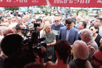 ნათია თურნავა ქობულეთში მცირე და საშუალო სასტუმროების მფლობელთა აქციის მონაწილეებს შეხვდა