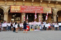   ვენაში ქართველმა სტუდენტებმა და ემიგრანტებმა ანტისაოკუპაციო აქცია გამართეს 