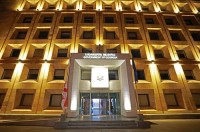 საქართველოს მასშტაბით ადმინისტრაციულ შენობებზე სახელმწიფო დროშები დაეშვა