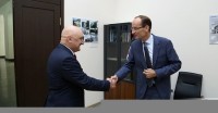დავით დონდუა სამხრეთ კავკასიაში გაეროს უმაღლესი კომისრის წარმომადგენელს ლტოლვილთა საკითხებში იოჰანეს ვან დერ კლაუს შეხვდა