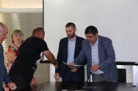 გლდანის რაიონში ექვს ოჯახს საკუთრების მოწმობები გადაეცა
