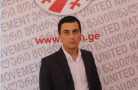 გარდაბნის საკრებულოს „ნაციონალი“ დეპუტატი აკიფ ისმაილოვი აზრს იცვლის და აცხადებს, რომ მერი რამაზ ბუდაღაშვილი და დაკავებული გივი ძმანაშვილი ნათესავები არ არიან