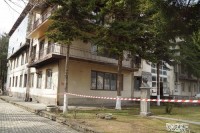 ონში ძველ ადმინისტრაციულ შენობებს დემონტაჟი უტარდება