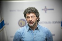 ტაქსის მძღოლებს მანქანებზე თეთრი ფირის უფასოდ გადაკვრის შემთხვევაშიც, კომპანია „ალმას“ რეკლამების განთავსება მოუწევთ