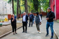 დიდუბის გამგეობა საბავშვო ბაღების ეზოებში ასფალტის საფარს აწესრიგებს